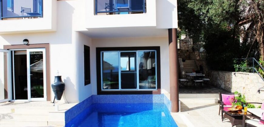 Three Bedrom Villa For Sale with Sea View in the Historical Old Town