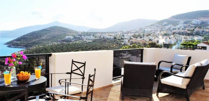 Three Bedrom Villa For Sale with Sea View in the Historical Old Town