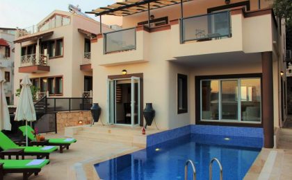 Three Bedrom Villa For Sale with Sea View in the Historical Old Town