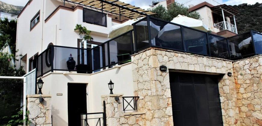 Three Bedrom Villa For Sale with Sea View in the Historical Old Town